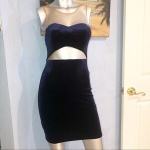 WYLDR sweet victory dress. Velvet like and mesh